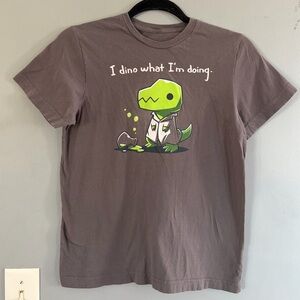 Gray Funny Graphic Tee with Green Dinosaur "I dino what I'm doing."